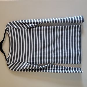 Gap NWOT small tall modern tee.